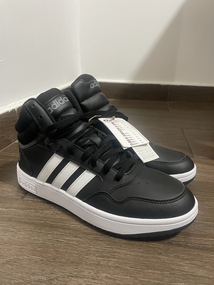 adidasi adidas marimea 42