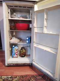 Продам холодильник средний СССР