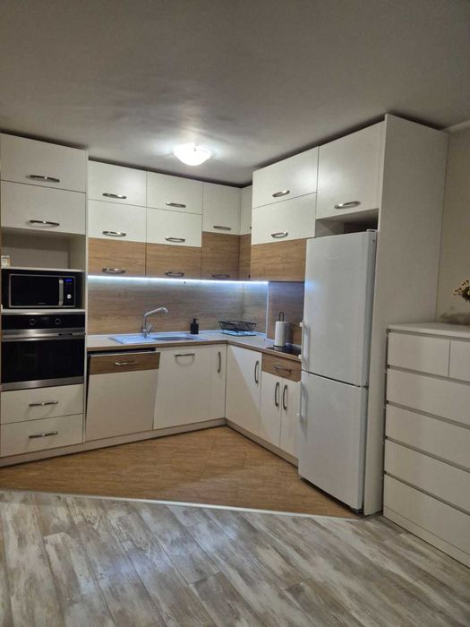 Двустаен напълно обзаведен Колхозен пазар