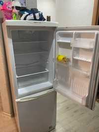 Холодильник в рабочем хорошем состоянии