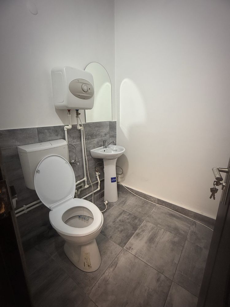 Vand spatiu comercial Rm Valcea