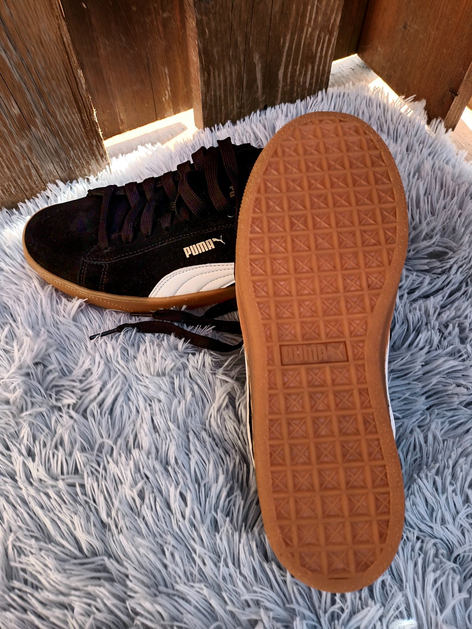 Vând adidași PUMA Vikky Platform , piele întoarsă