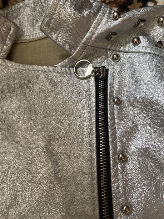 Geaca din piele argintie