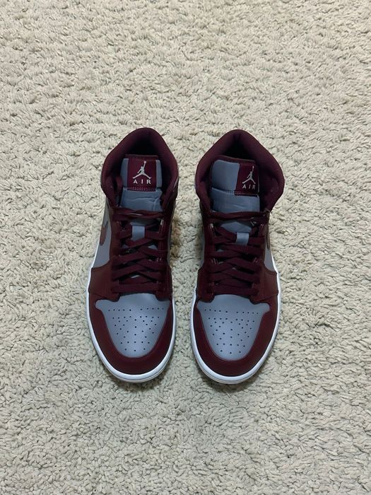 Vand adidasi Air Jordan 1 Mid