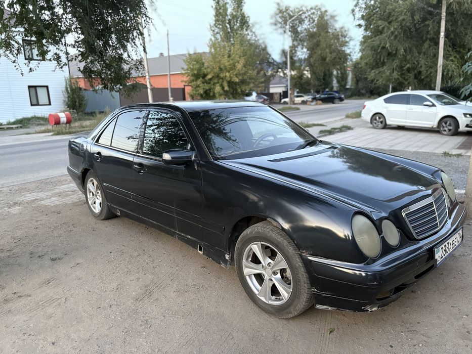 Mercedes-Benz E240