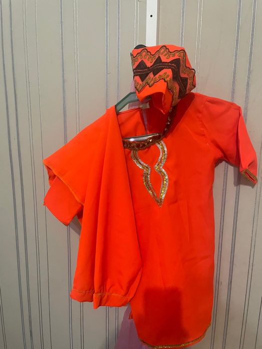 Продам комтюмы для девочек (индийский узбекский)