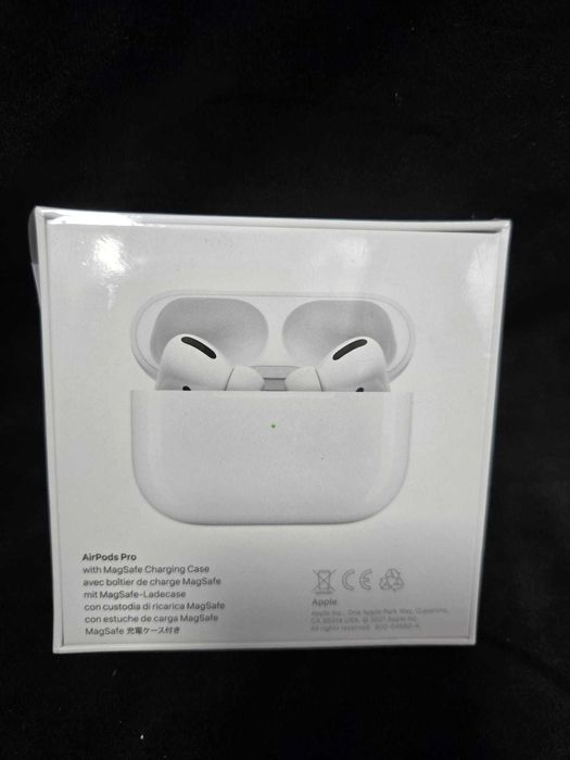 Apple AirPods Pro cu MagSafe Charging Case