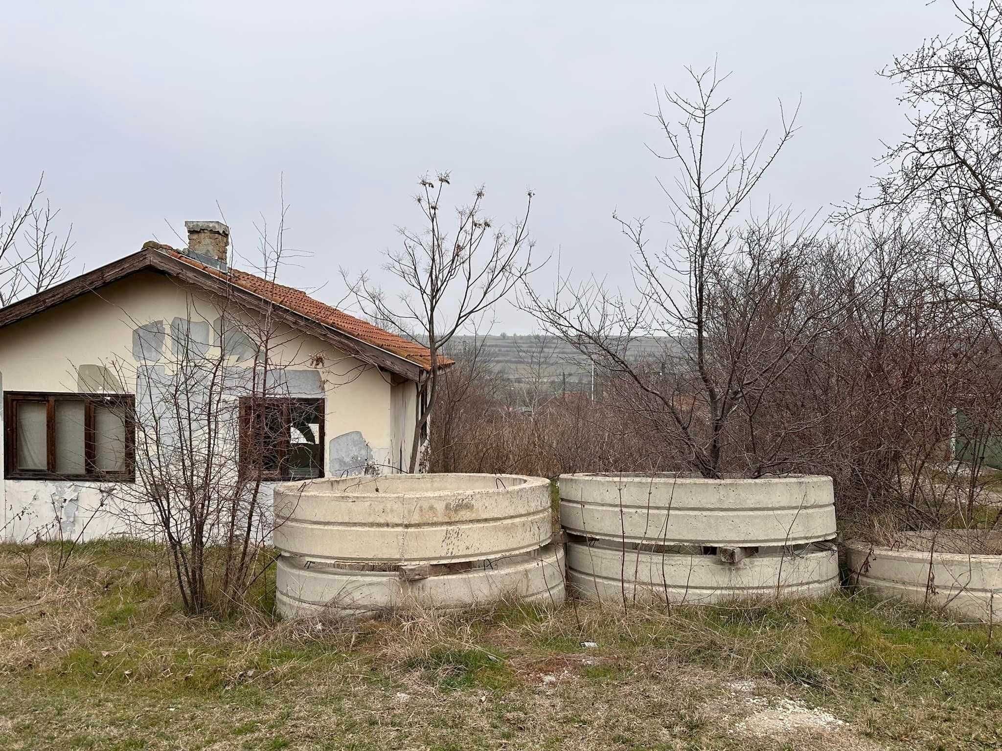 Агенция продава Къща с дворно място в с. Константиново