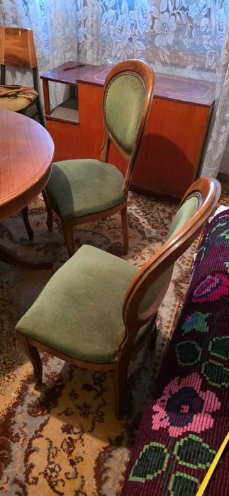 Masa extensibila si 4 scaune din lemn