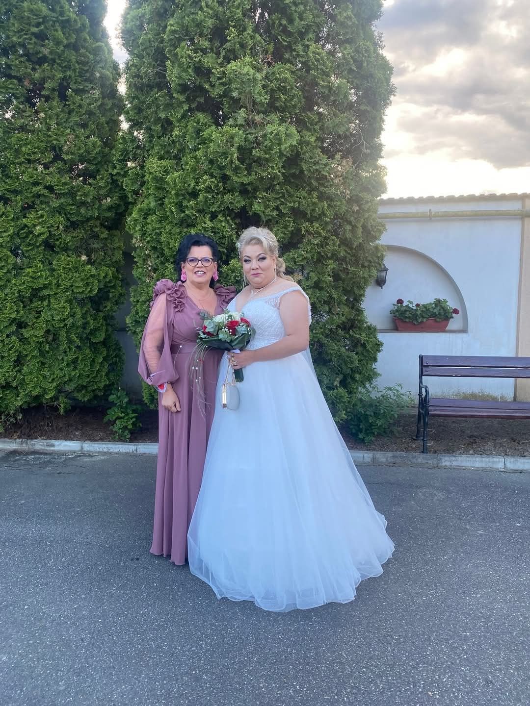 Vand rochie de mireasa