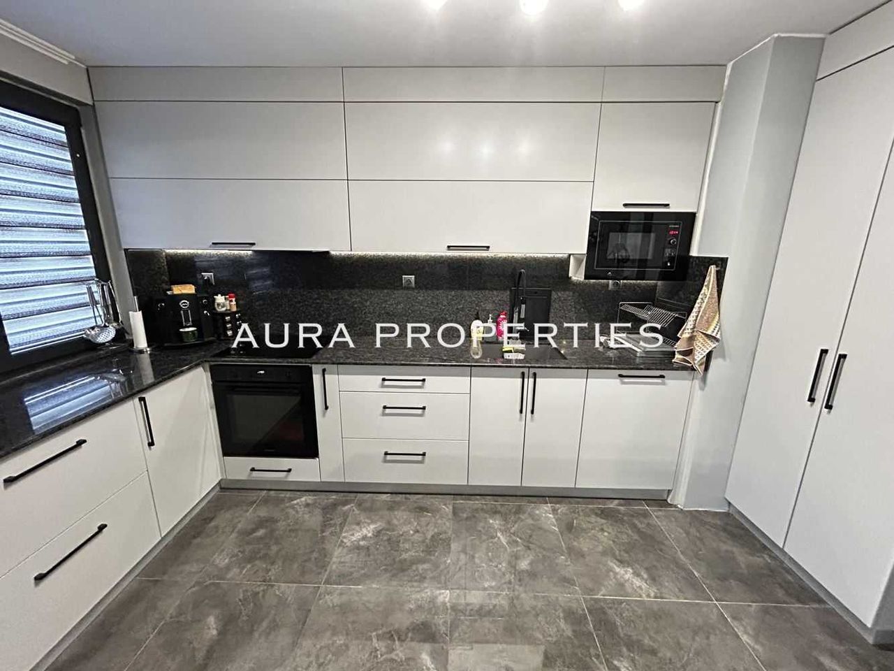 Продава се Тристаен апартамент в Разград, Лудогорие - 103 кв.м за 1585 €/кв.м - Снимка #3