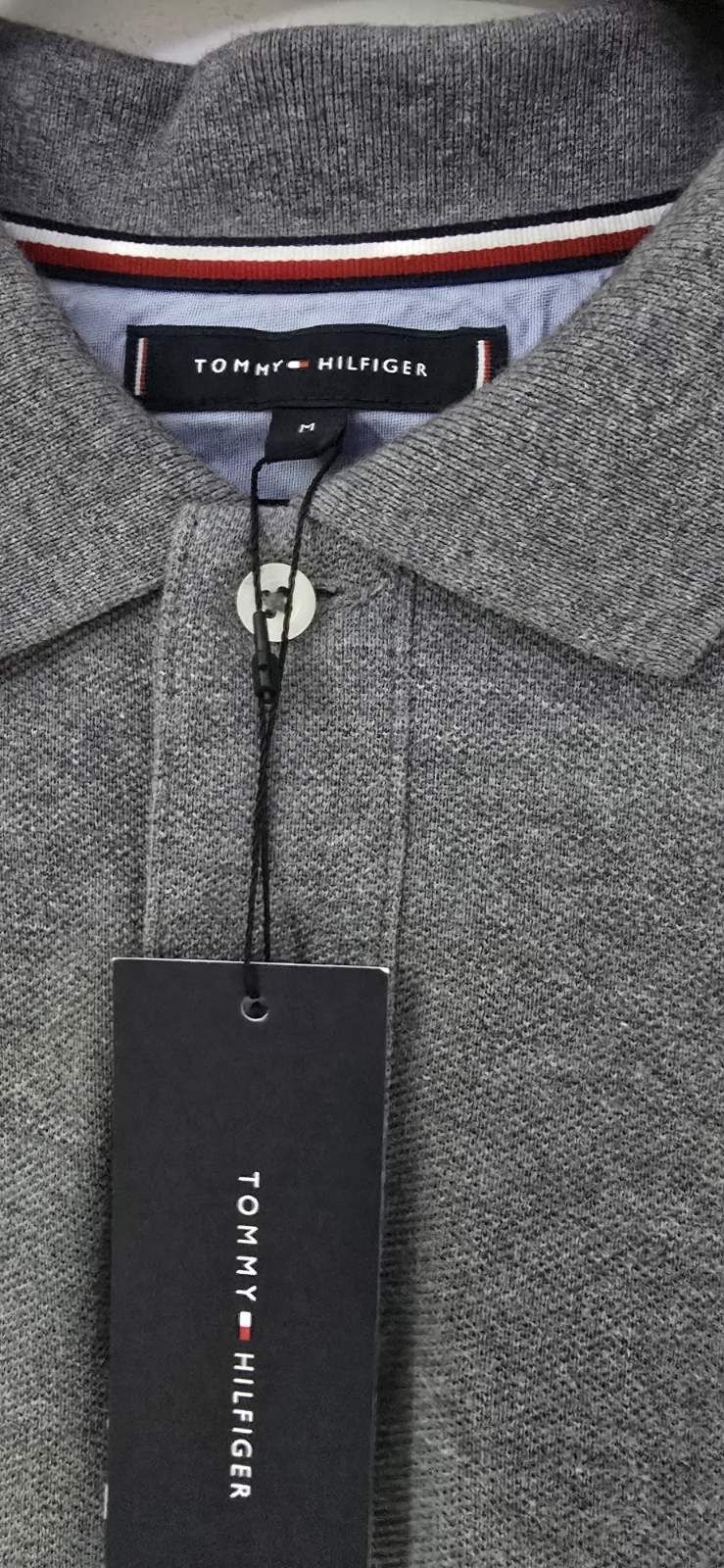 Нова със етикет.  Блузка оригинална.   TOMMY HILFIGER