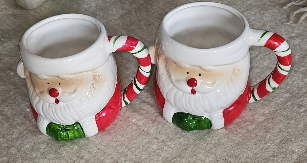 Меки кукли  детски и два броя чаши с новогодишна украса