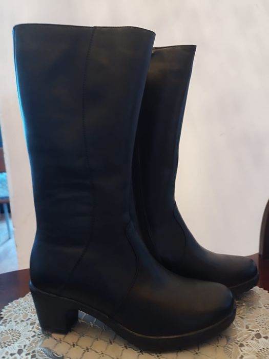 Продам обувь зимнию