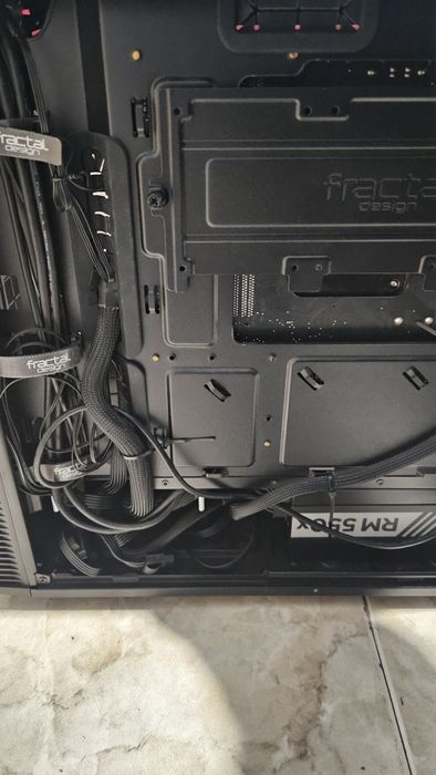 R5 5600/b450m mortar max/16gb ram/gtx 1070/RM550x/ssd 240 new/fractal