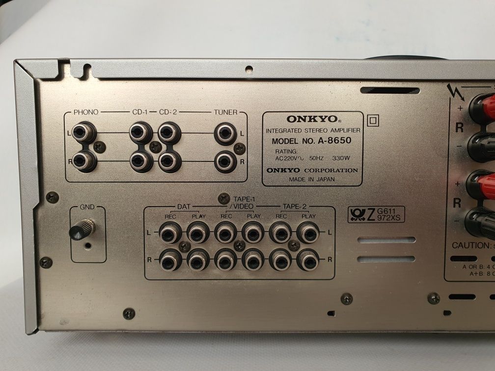 Продавам усилвател ONKYO Integra A-8650
