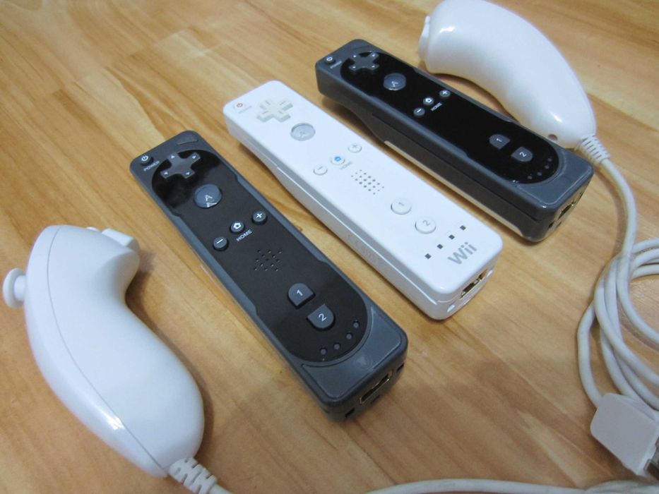3 Controllere/Joystick + Nunchuk pt. Nintendo Wii - ieftine
