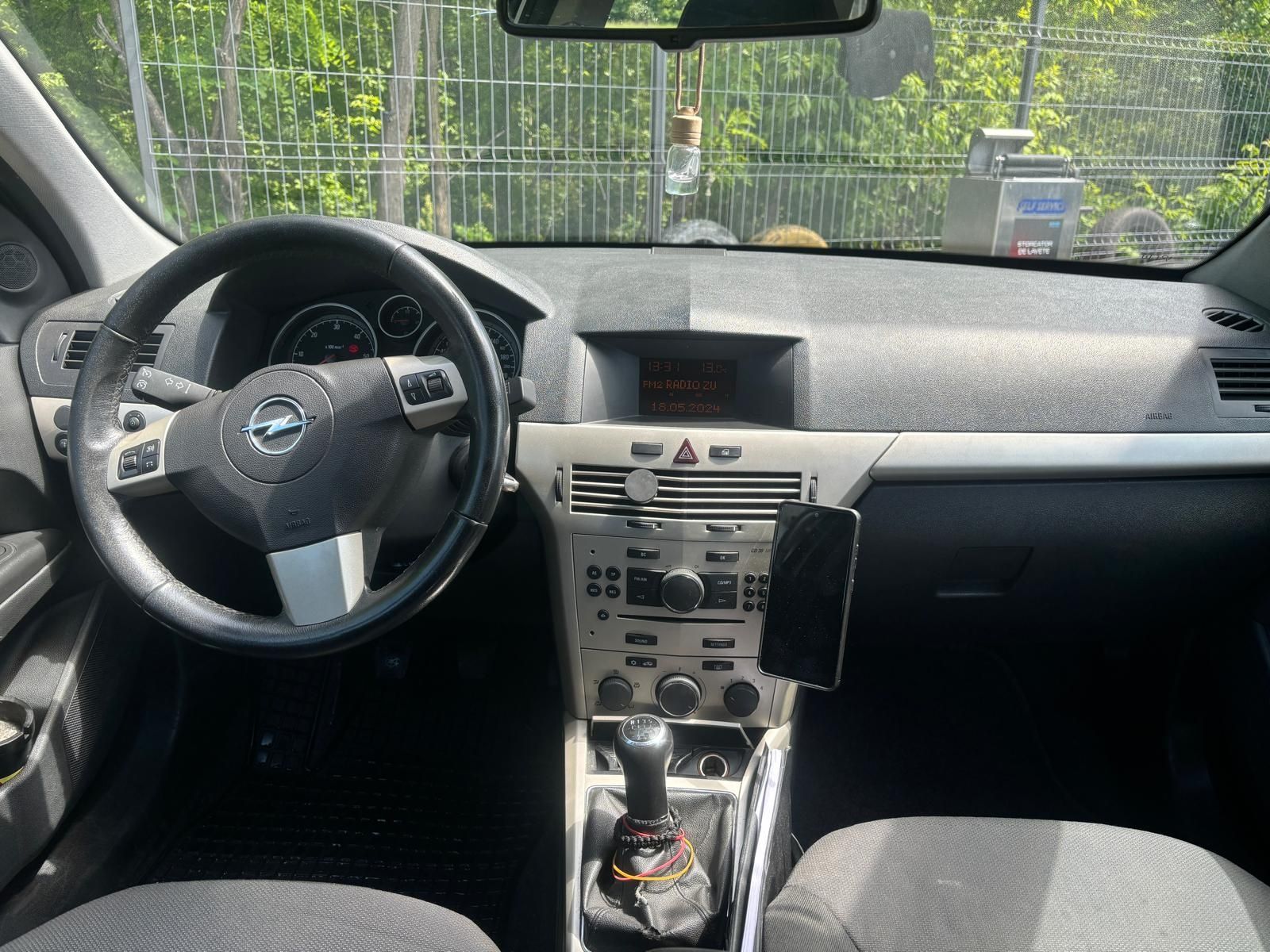 Opel Astra H mașină intretinuta