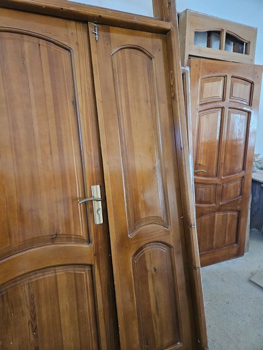 Деревянный двери и окна