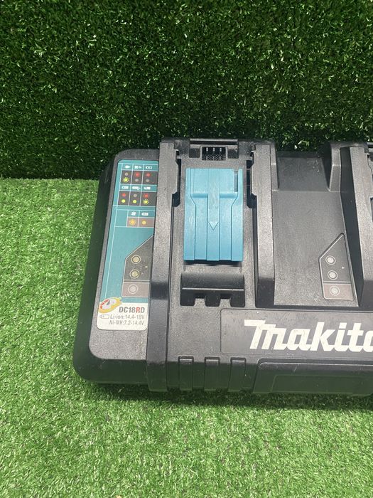 Двойно бързо зарядно Makita