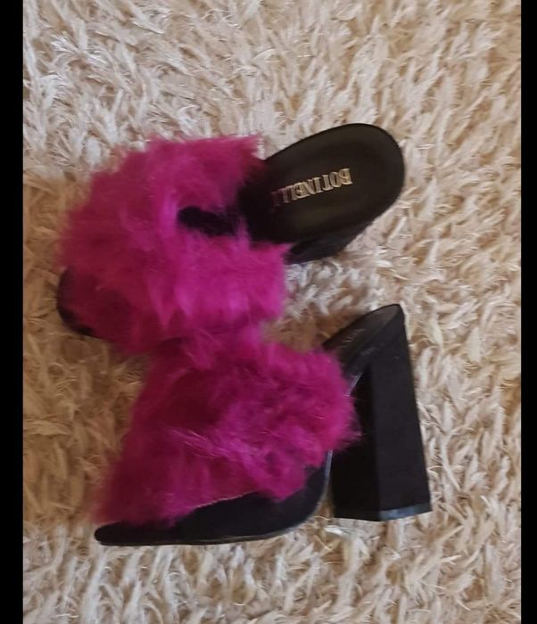 Saboti noi cu blanita fucsia si pantofi