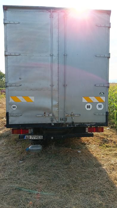 Vând sau Dezmembrez Mercedes Vario