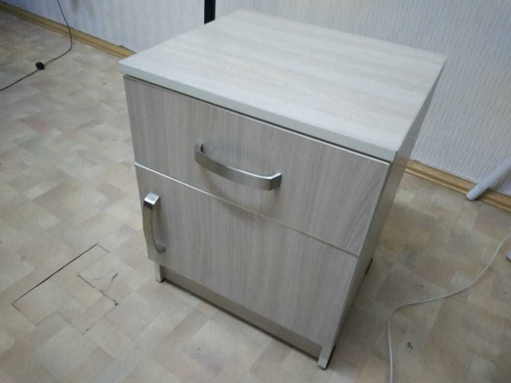 Продается тумбочка офисная