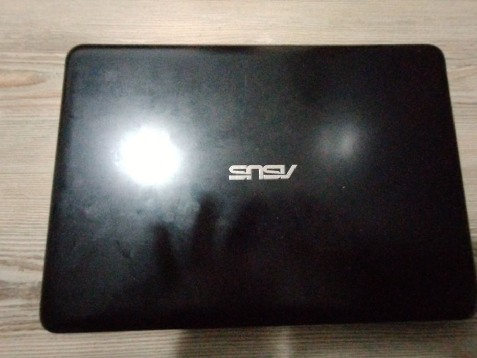 Asus notebook model R417M al calitate buna