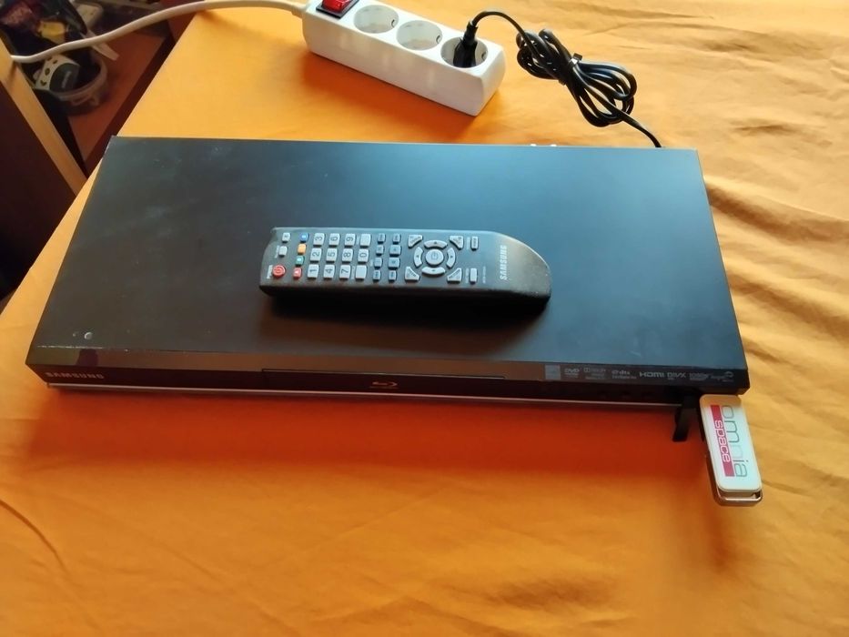 страхотен 3D BLUE RAY USB дивиди плър Самсунг нов внос Германия