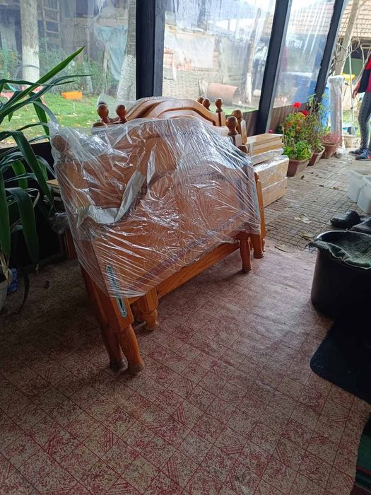 Дървени легла без матраци