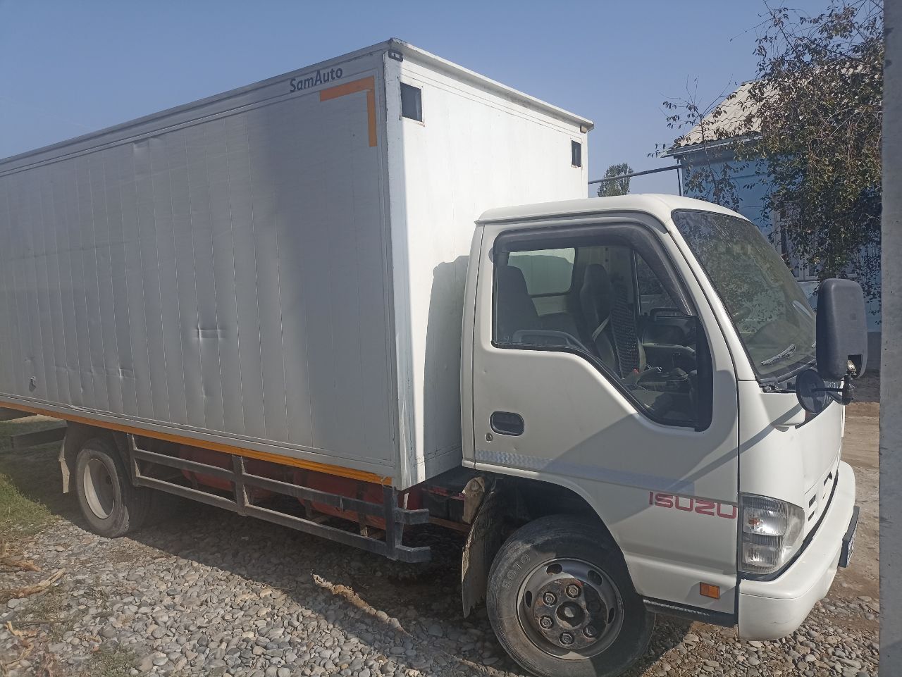 Isuzu NQR yili 2015