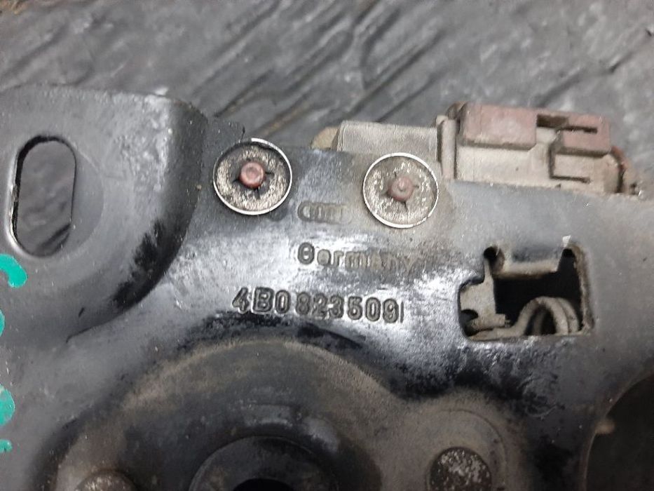 broasca capota audi a6 c5 4b0823509