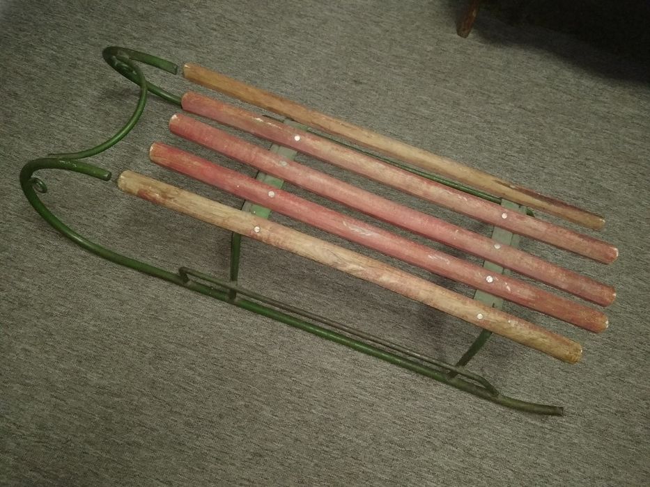 Vînd săniuțe copii