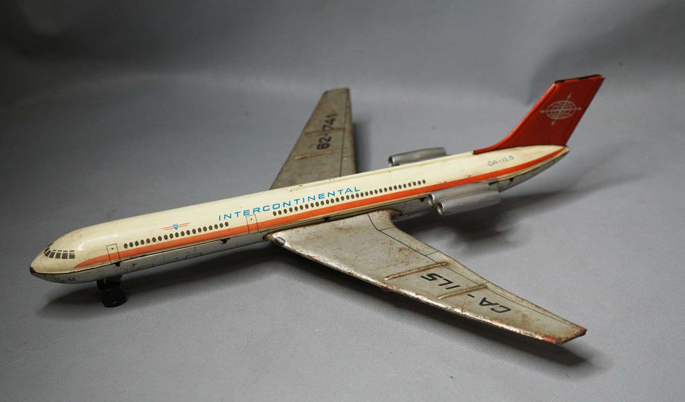 Стара Немска Метална Ламаринена играчка самолет ИЛ-62 Intercontinental