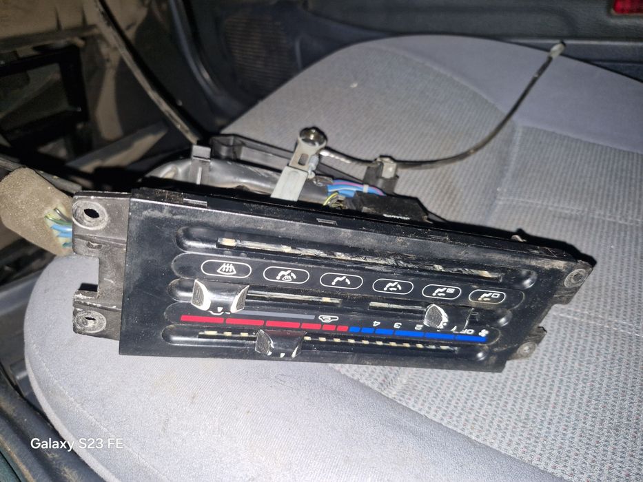 Продам запчасти машину киа сефия