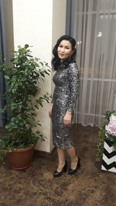 Срочно продам вечерний платья