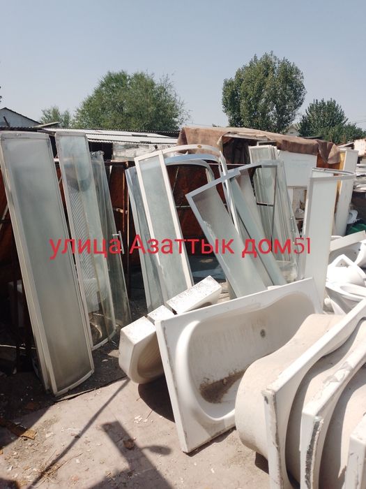Улица Азаттык дом51 двери , перегородки ,  душевой кабины