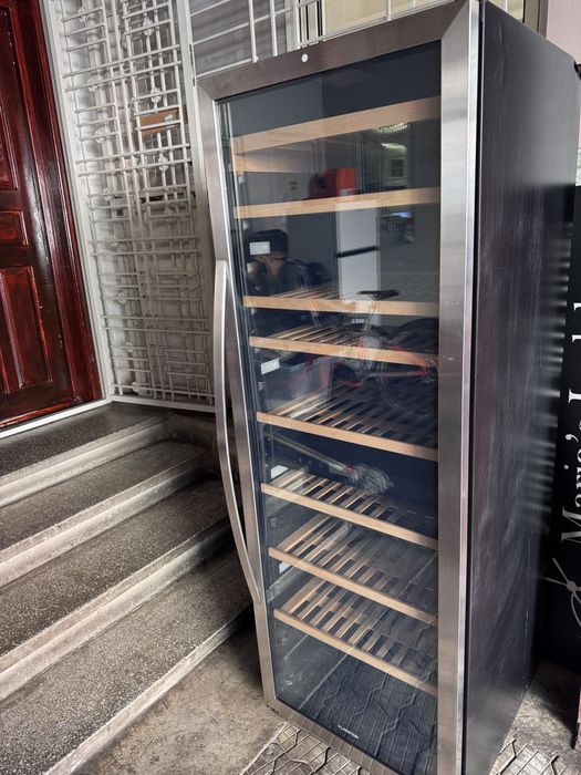 Vitrina frigorifica pentru vinuri 425L