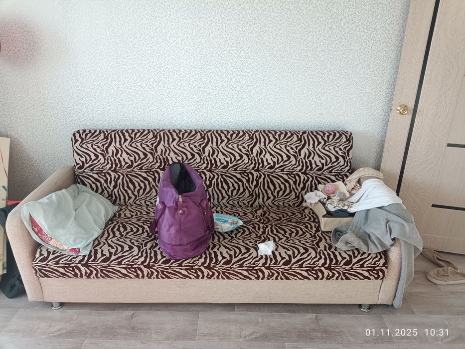 Отдам диван старенький, самовывоз