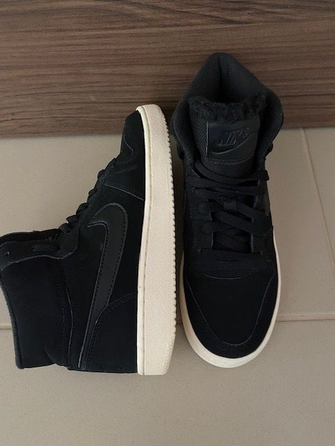 Дамски кецове и маратонки Nike и Reebok