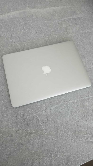 MacBook Air (2014) în stare acceptabilă + încărcător original