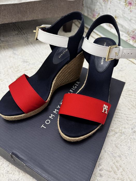 Босоножки Tommy Hilfiger на танкетке – оригинал!