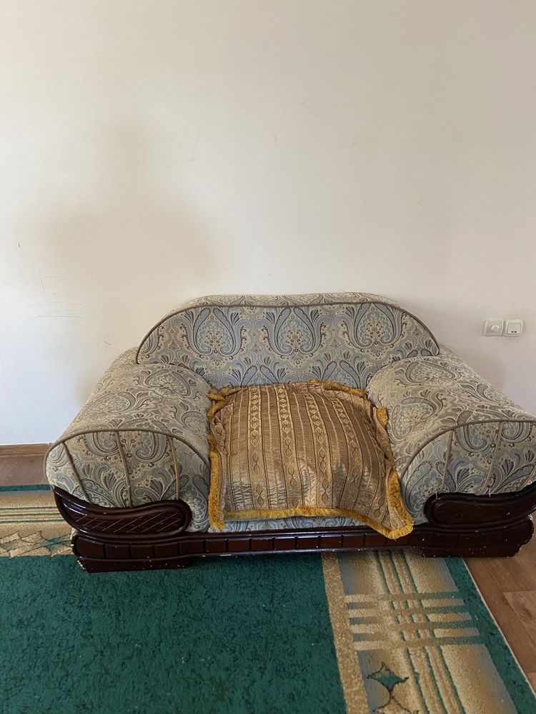 Продам диван с креслом