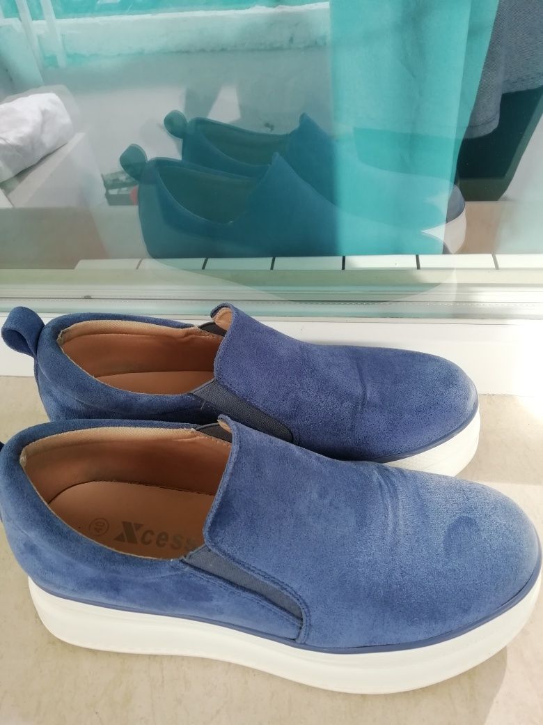 Дамски обувки син велур
