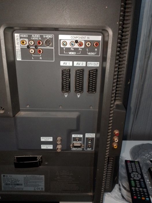 Продавам LCD Телевизор LG 32 инча.