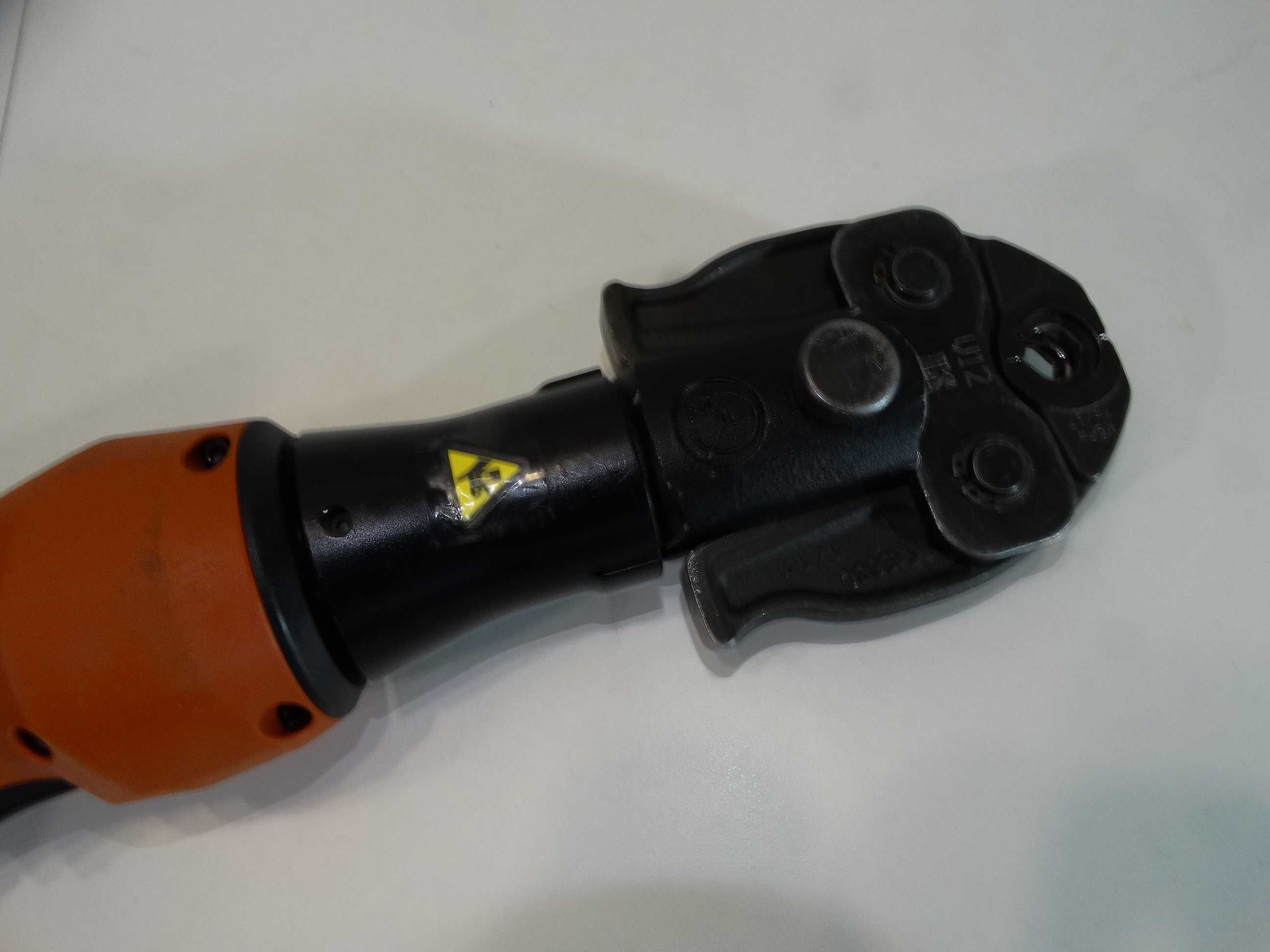 2023 - Hilti NPR 19 - 22 / Nuron - Мини преса за фитинги - 19 KN