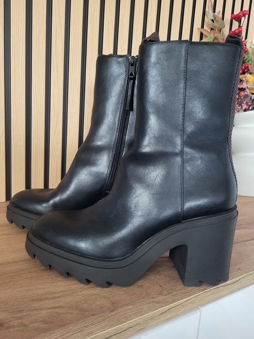 Черни кожени боти ZARA