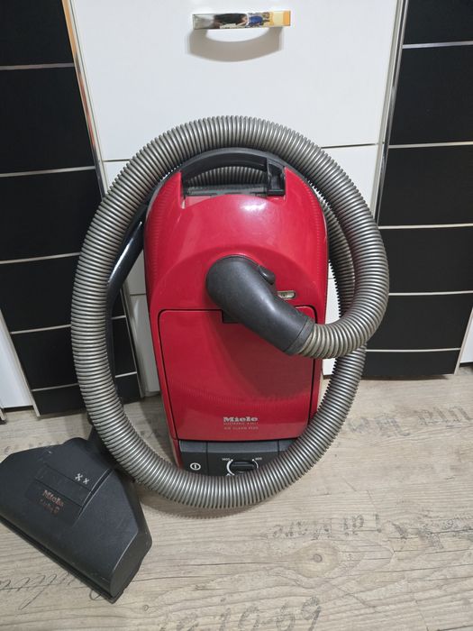 Aspirator cu sac Miele model S 251 i