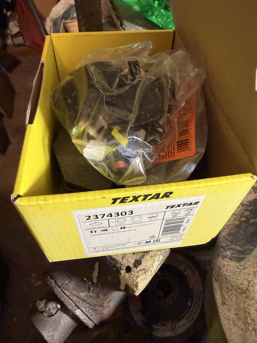 Накладки предни W211 textar 2374303