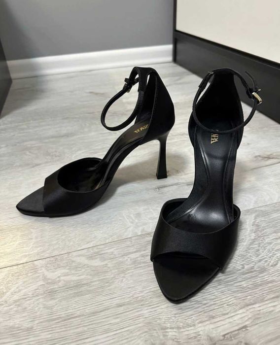 Сандали Zara с ток
